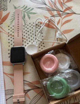Reloj Inteligente Rosa y Cargador Blanco