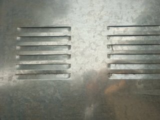Puerta metálica trastero .