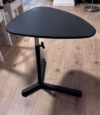 Mesa auxiliar negra altura ajustable