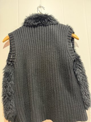 Chaleco de pelo negro