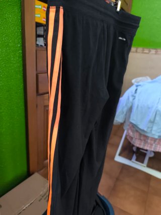 Pantalón chándal Adidas negro y naranja Talla M