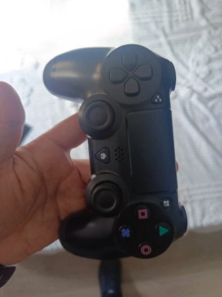 2 Mandos PS4 (1 Original, 1 Genérico) + Cargador D