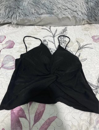 Top negro con nudo