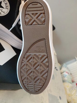 Zapatillas Converse Negras y Blancas