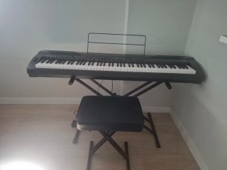 Piano Digital Kurzweil KA-90 con soporte y banquet