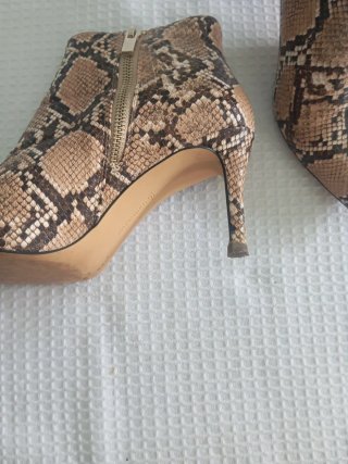 Botines con estampado de cocodrilo