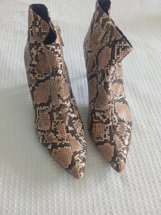 Botines con estampado de cocodrilo