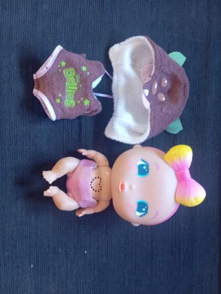 Muñeca Kuki Cute Bellies con disfraz reversible
