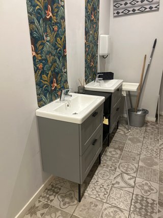 Lavabo de pie con mueble gris