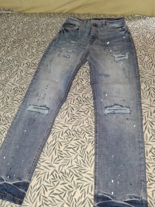 Pantalón vaquero chico con rotos
