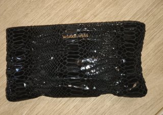 Clutch Michael Kors Webster Negro