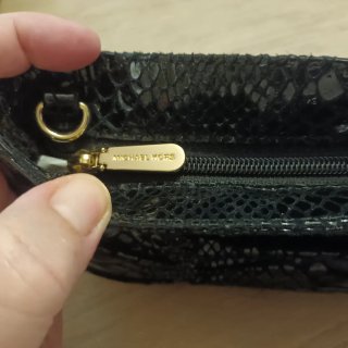 Clutch Michael Kors Webster Negro