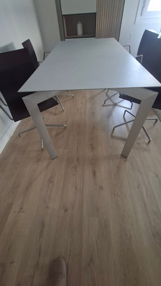 Mesa de Comedor y 4 Sillas