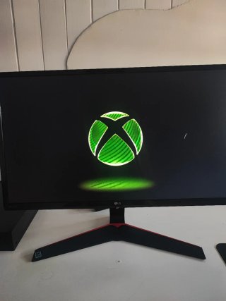 Pack Gaming Xbox One X + Monitor LG 24”