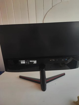 Pack Gaming Xbox One X + Monitor LG 24”
