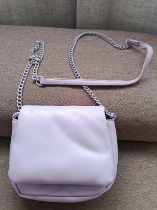 Bolso morado cadena