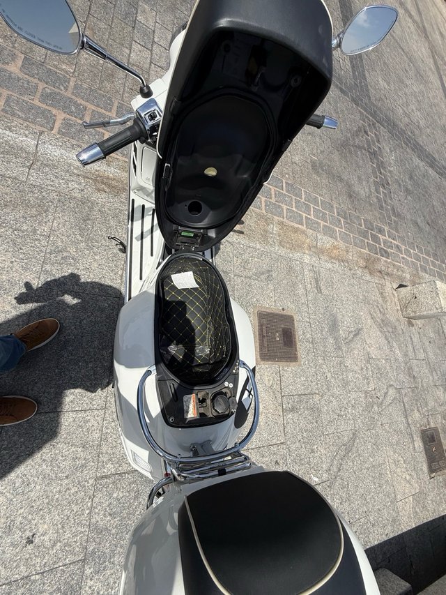 Piaggio Vespa 300GTS Blanca keyless