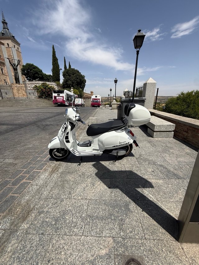 Piaggio Vespa 300GTS Blanca keyless