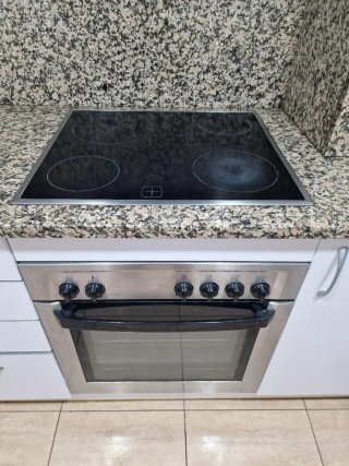 Horno Balay modelo Activa 501 con vitrocerámica.