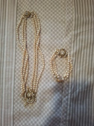 Collar y pulsera fallera perlas doradas