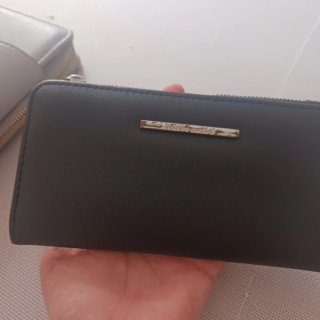 Cartera Negra con Cierre de Cremallera
