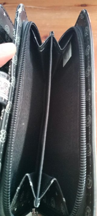 Monedero Spirit Board Negro y Plateado.