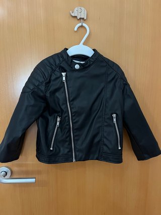 Chaqueta polipiel negra 2-3 años