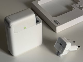 Cargador rápido USB-C de 140W – MacBook Pro Apple