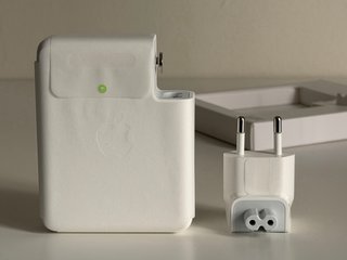 Cargador rápido USB-C de 140W – MacBook Pro Apple