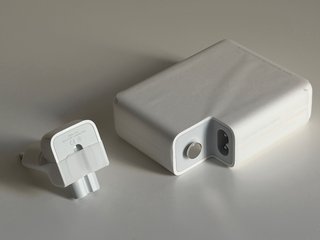 Cargador rápido USB-C de 140W – MacBook Pro Apple