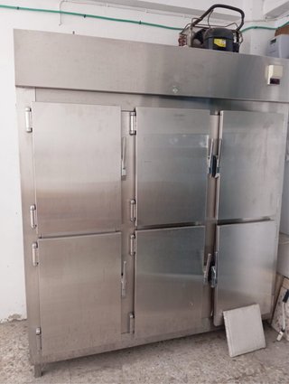 Nevera industrial acero inoxidable. En buen estado