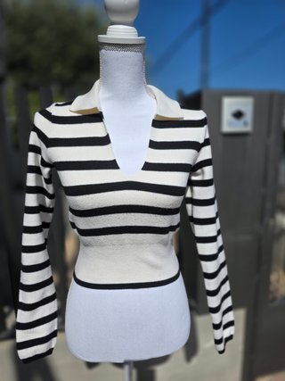 Jersey Rayas Cuello Pico Bershka Talla S