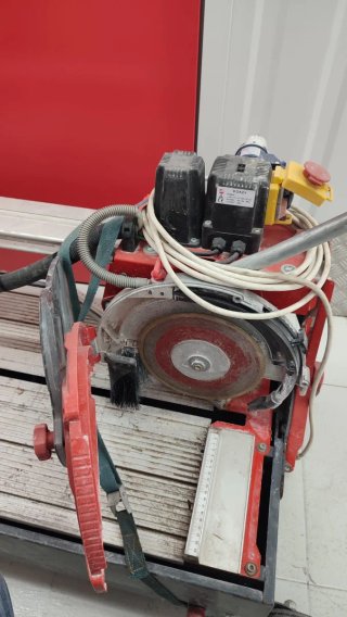 Lote de herramientas profesionales para albañilerí