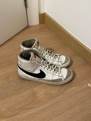 Zapatillas Nike Blazer Mid '77 Blancas y Negras