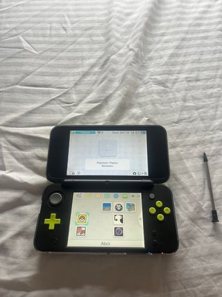 Nintendo 2DS XL Nero e Giallo