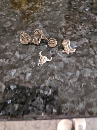 Lote de 3 Pines: Moto, Bota y Calavera