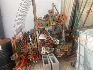 100 puntales de obra