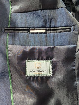 Traje de novio azul con chaleco y corbata