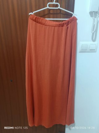 Falda larga color naranja