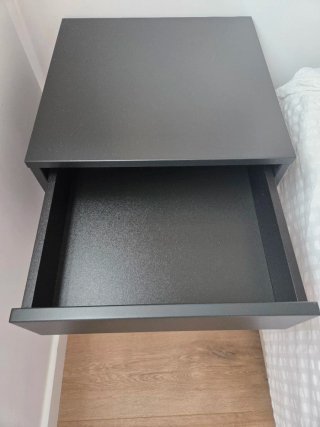 Mesita de noche IKEA VIKHAMMER negra