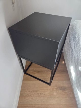 Mesita de noche IKEA VIKHAMMER negra