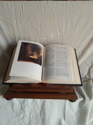 Biblia más atril