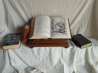 Biblia más atril