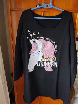 Vestido Negro con Estampado de Unicornio