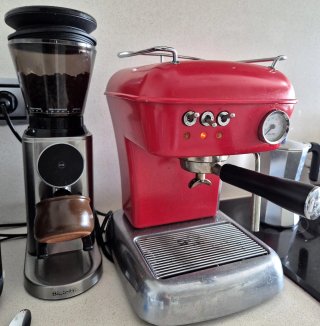 Cafetera Ascaso Dream Roja y Molinillo