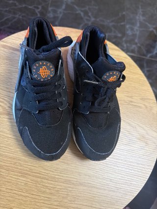 Zapatillas Nike Negras y Naranjas