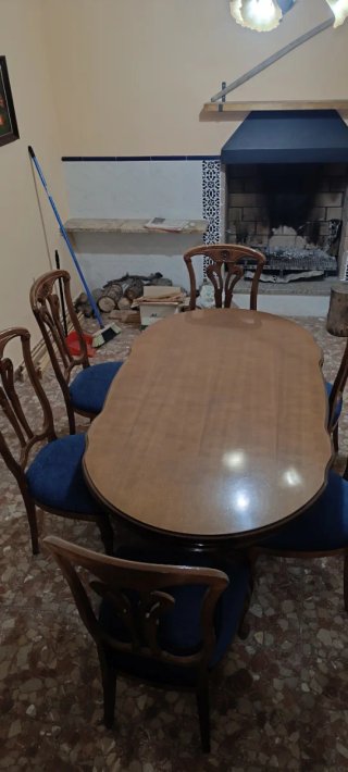 Mesa de comedor de madera con 6 silla