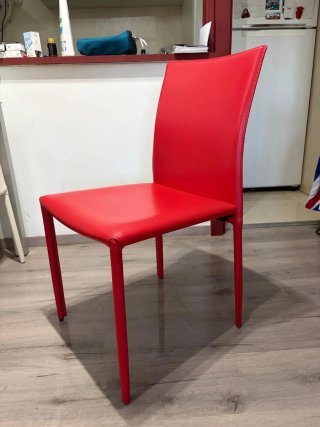 2 Sillas de Comedor Rojas y 2 blancas