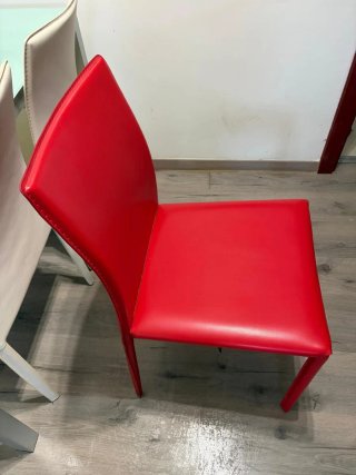 2 Sillas de Comedor Rojas y 2 blancas