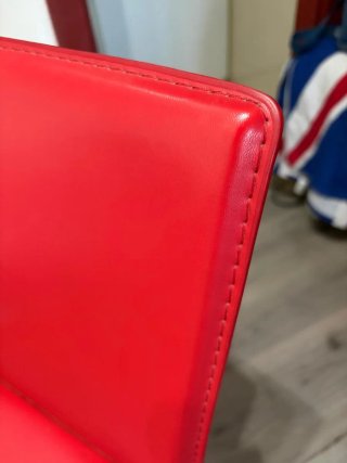 2 Sillas de Comedor Rojas y 2 blancas